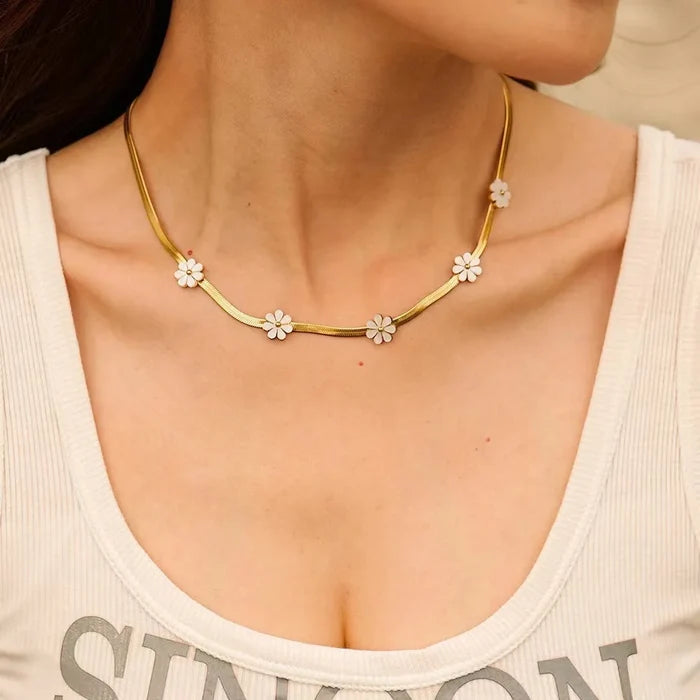 Elegant Butterfly & Daisy Charm Jewelry Set