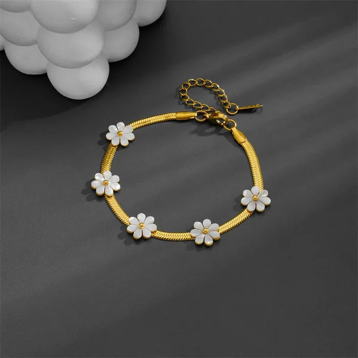 Elegant Butterfly & Daisy Charm Jewelry Set