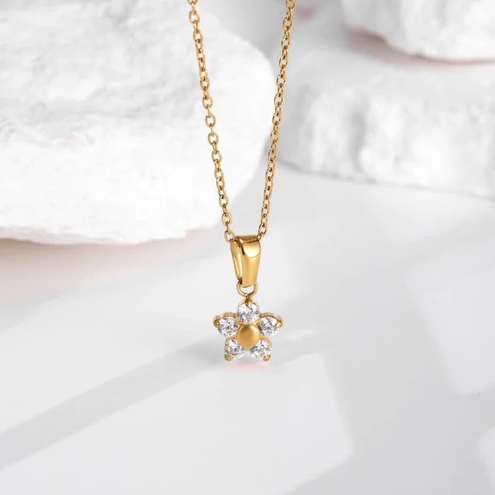 Elegant Zircon Flower Pendant Necklace