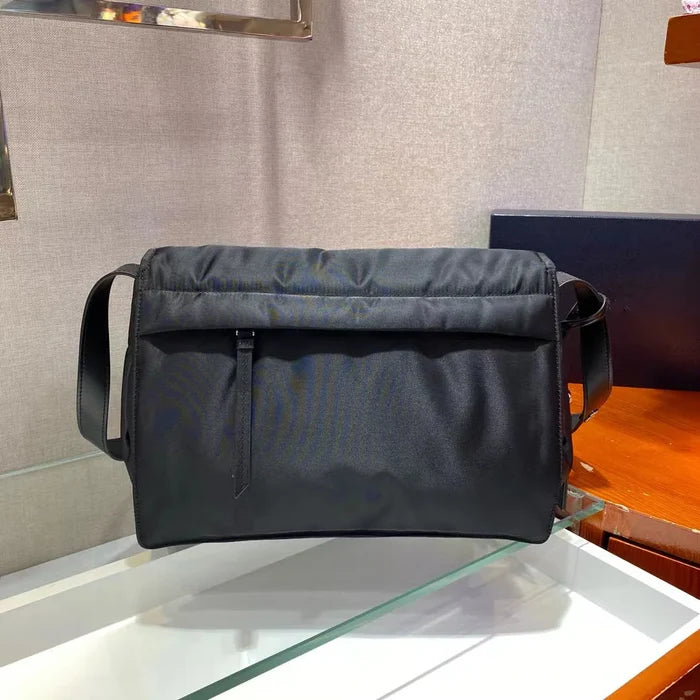 Fashionable Men's Single-shoulder Bag, Lightweight and Large-capacity