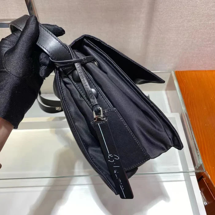 Fashionable Men's Single-shoulder Bag, Lightweight and Large-capacity