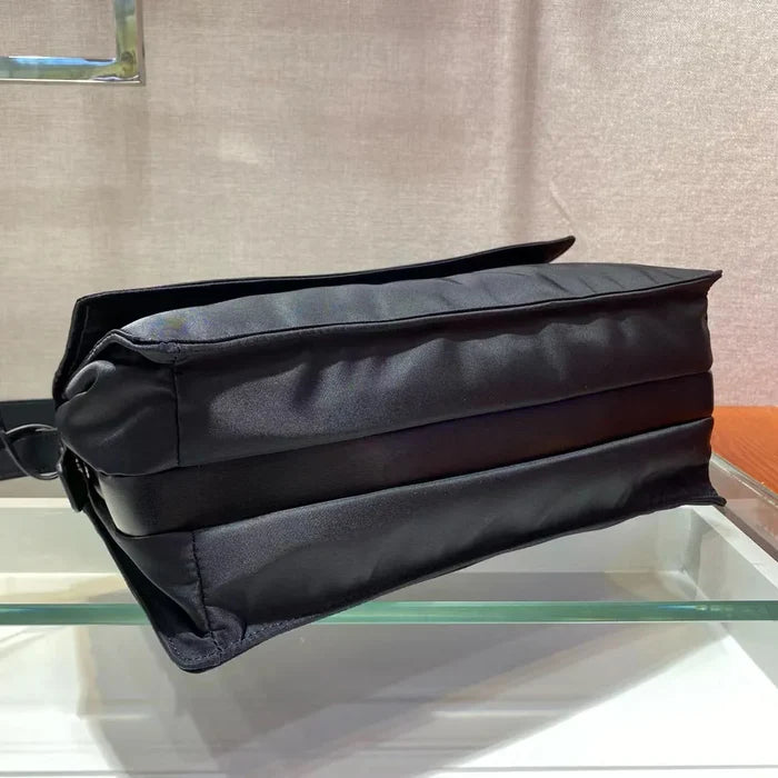 Fashionable Men's Single-shoulder Bag, Lightweight and Large-capacity