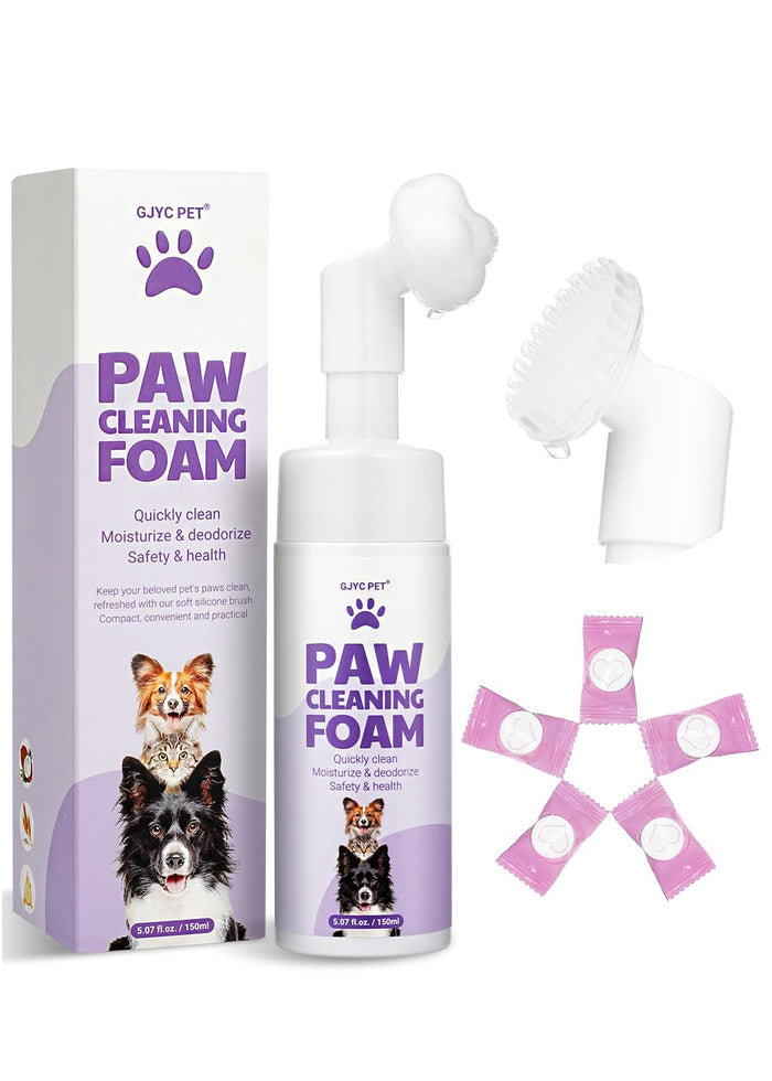 Paw cleaning foam kit with dispenser, silicone brush, and moisturizing wipes for dogs and cats.