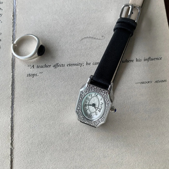 IEKE Vintage Engraved Quartz Ladies Watch