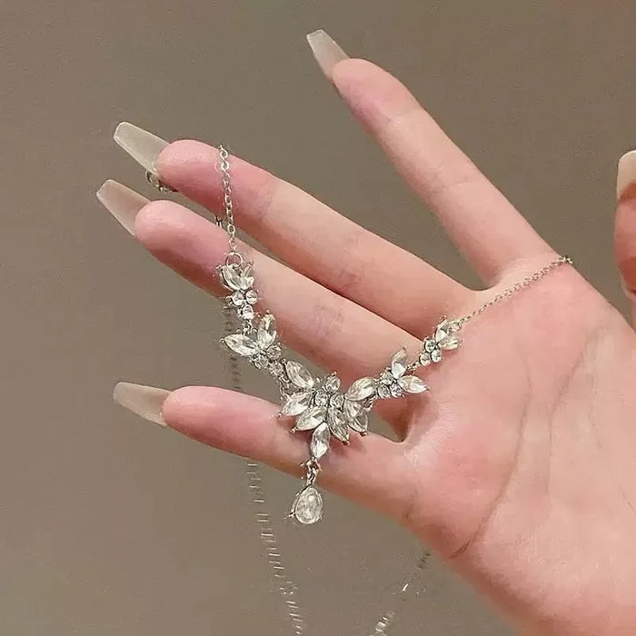Luxury Diamond Flower Necklace with Bamboo Chain