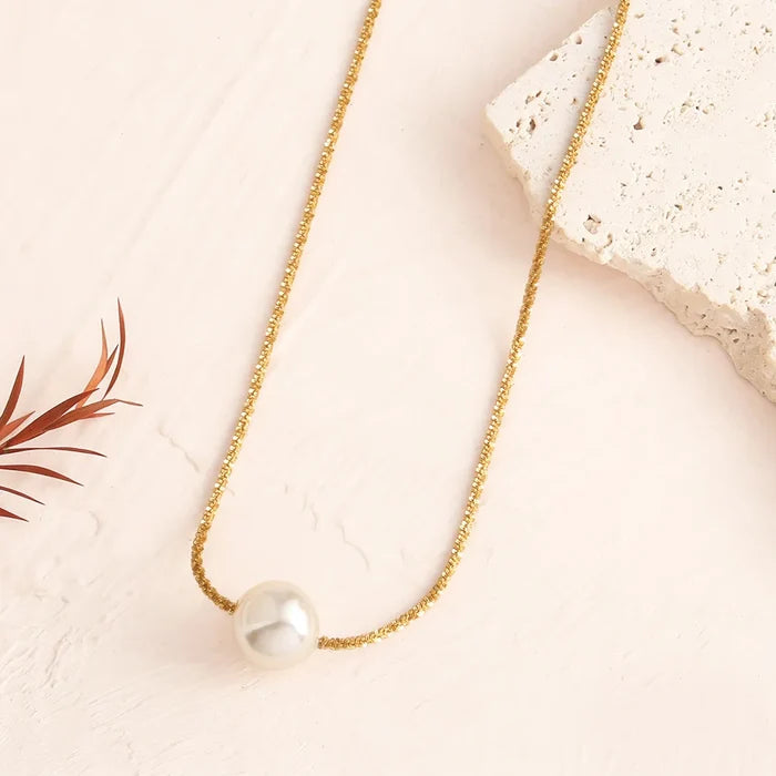 Minimalist Freshwater Pearl Clavicle Necklace