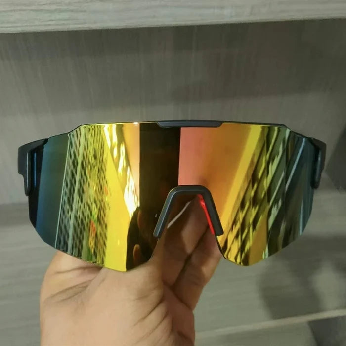 Black Frame Red Lens